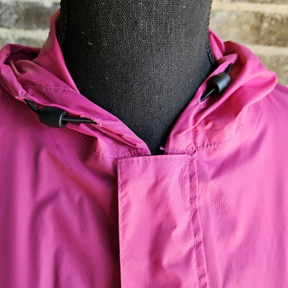 Magellan Lightweight Pink Raincoat‎ Size Medium